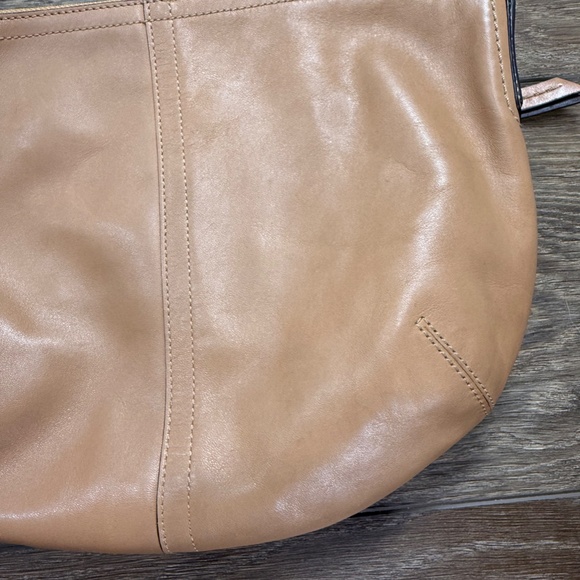 Vintage Coach Soho Tan Leather Hobo Shoulder Bag Zip Closure Pockets Designer - Picture 7 of 16